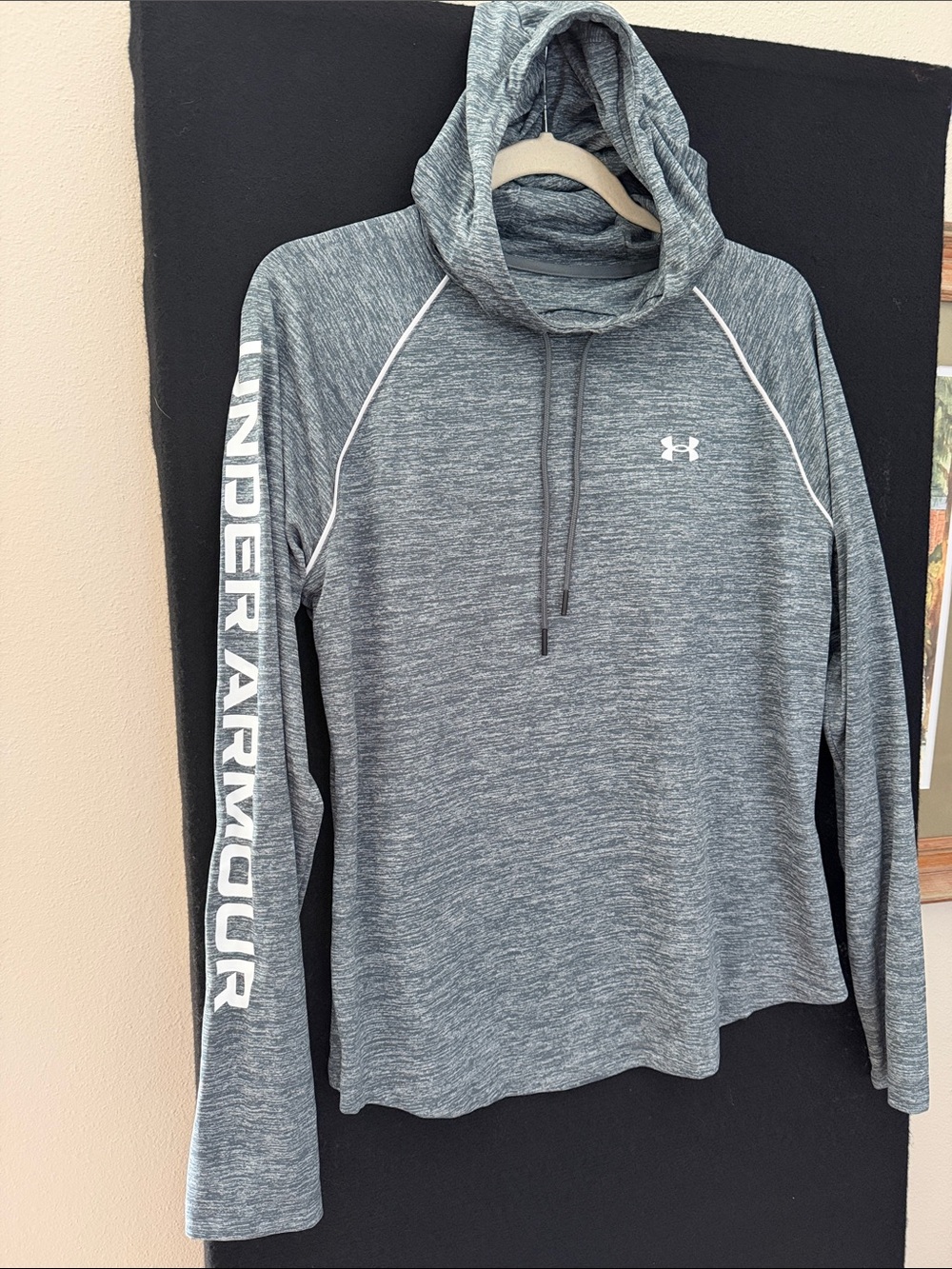 Under Armour womenâs Gray Heather Performance Crewneck Hoodie